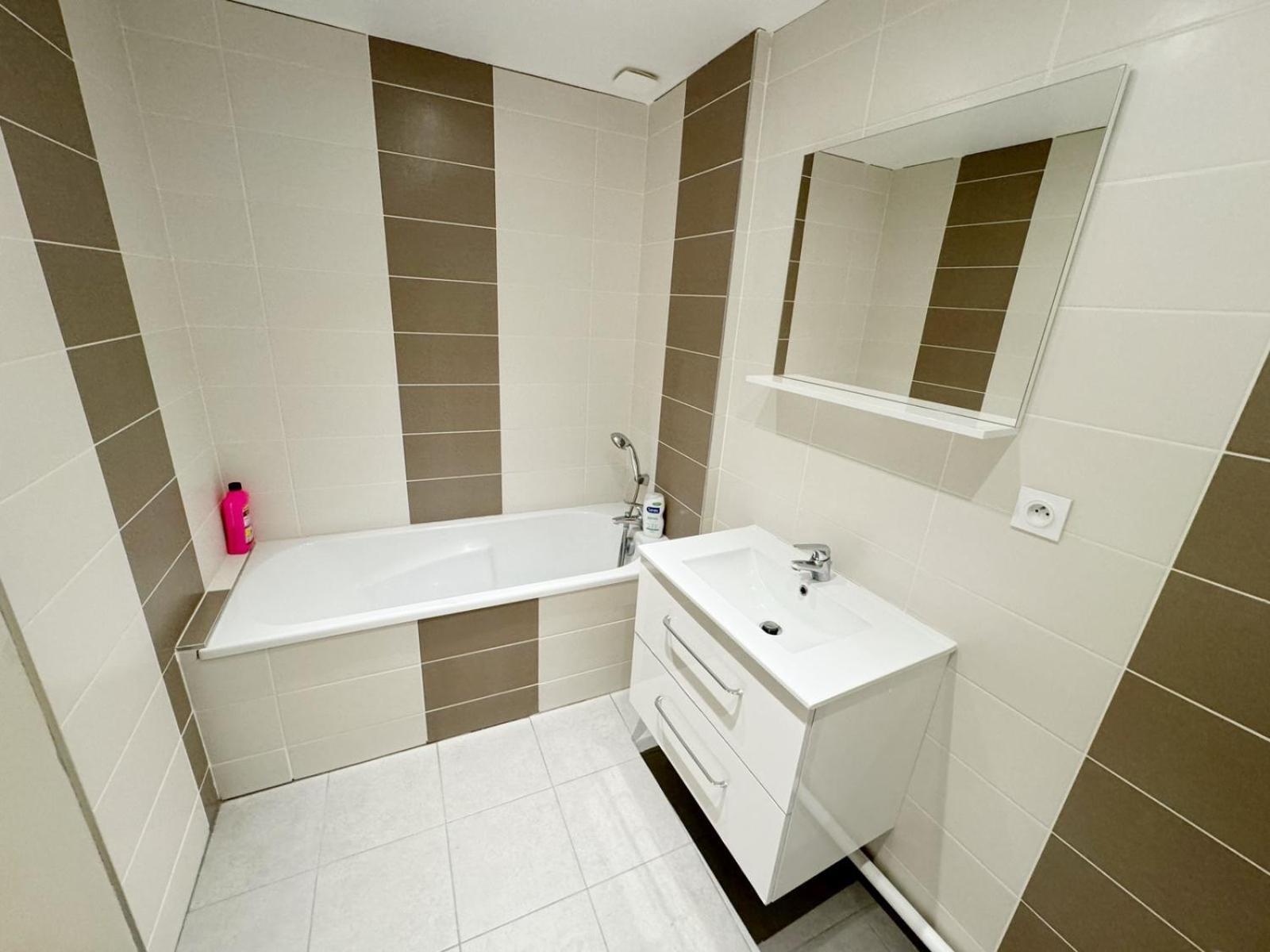 24 Chic & Cosy Grand Appart 88M2 Parking Gratuit Hypercentre Netflix Сент-Этьен Экстерьер фото